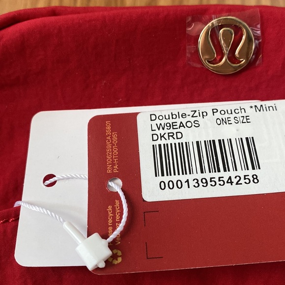 ❤️ Lululemon Double-Zip Pouch Mini Dark Red LNY NWT - Picture 6 of 7